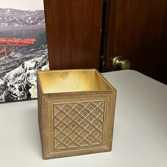 Home interiors and gifts resin Square vase - Picture 2 of 11